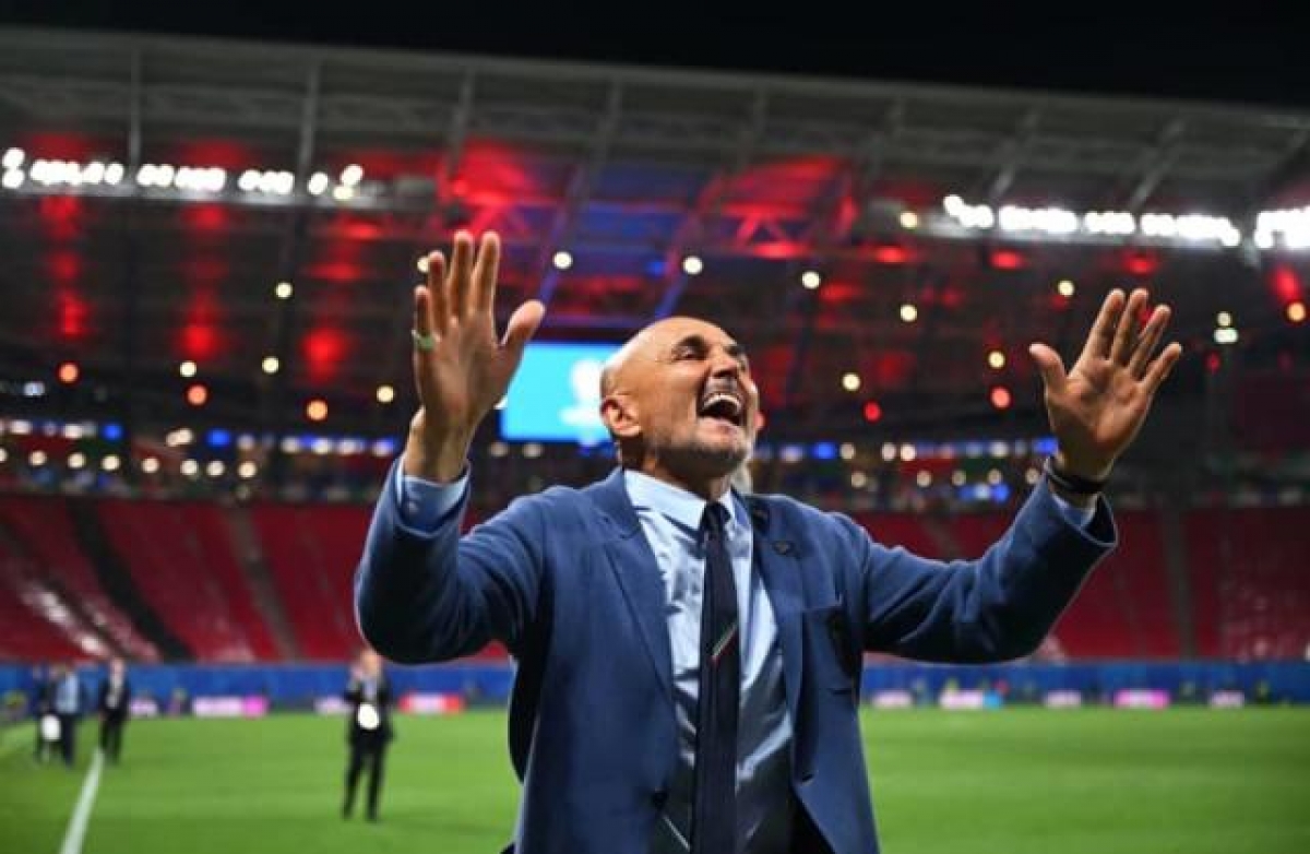 HLV Luciano Spalletti rất phấn khích khi Italia thoát hiểm