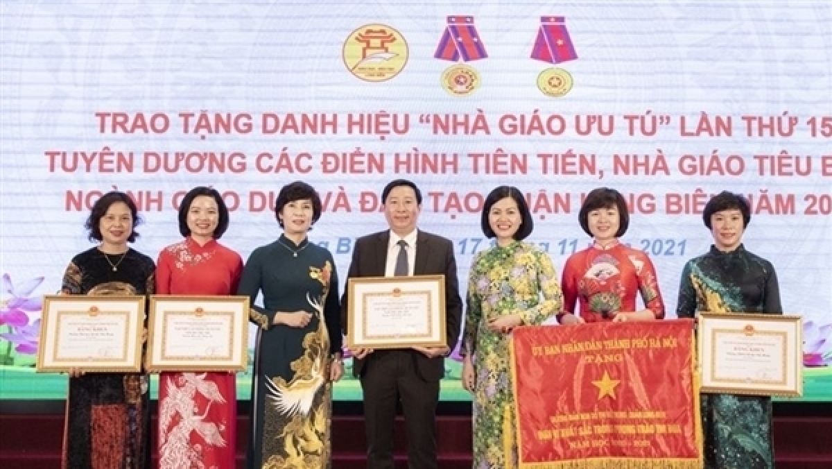 Danh hiệu "Nhà giáo Nhân dân" và Nhà giáo Ưu tú là danh hiệu cao quý của Nhà nước tôn vinh những cá nhân có cống hiến xuất sắc cho sự nghiệp giáo dục và đào tạo (Ảnh minh họa)