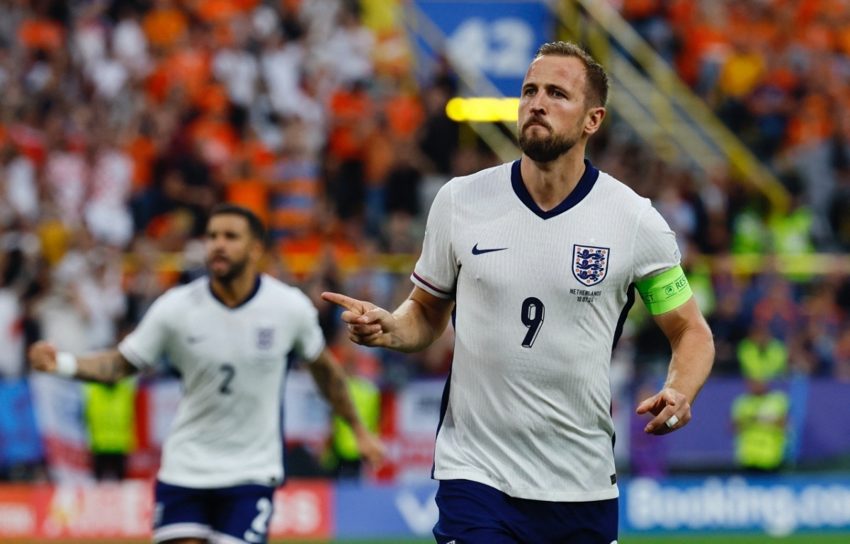 Harry Kane gỡ hòa cho "Tam sư" trên chấm 11 m (Ảnh: Reuters)