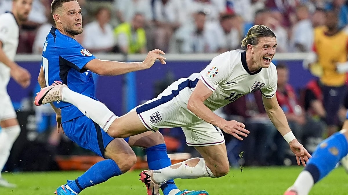 Sự góp mặt của Gallagher ở tuyến giữa bị Southgate hạn chế
(​​​​​Ảnh: Adam Davy/PA Images via Getty Images)