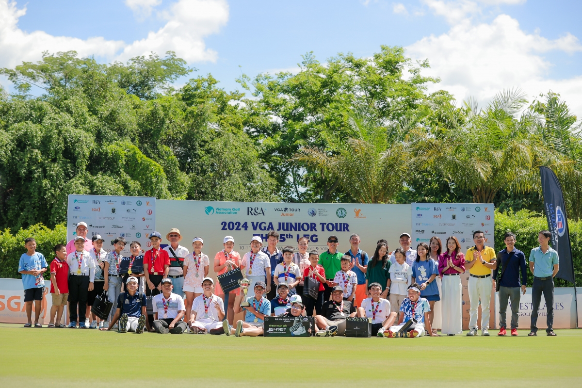 Các golfer nhí tham dự chặng 5 VGA Junior Tour 2024 trên sân West Lakes Golf &amp; Villas