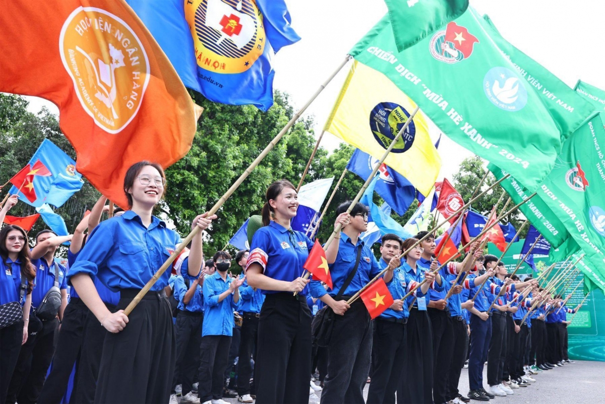 Hơn 16 nghìn sinh viên Hà Nội tham gia chiến dịch Sinh viên tình nguyện “Mùa hè xanh” 2024. Hoạt động của các đội tình nguyện diễn ra tại 31 tỉnh, thành phố.