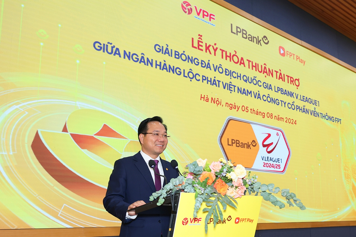 Đại diện LPBank, ông Hoàng Văn Phúc -  Phó Tổng Giám đốc Ngân hàng Lộc Phát Việt Nam 