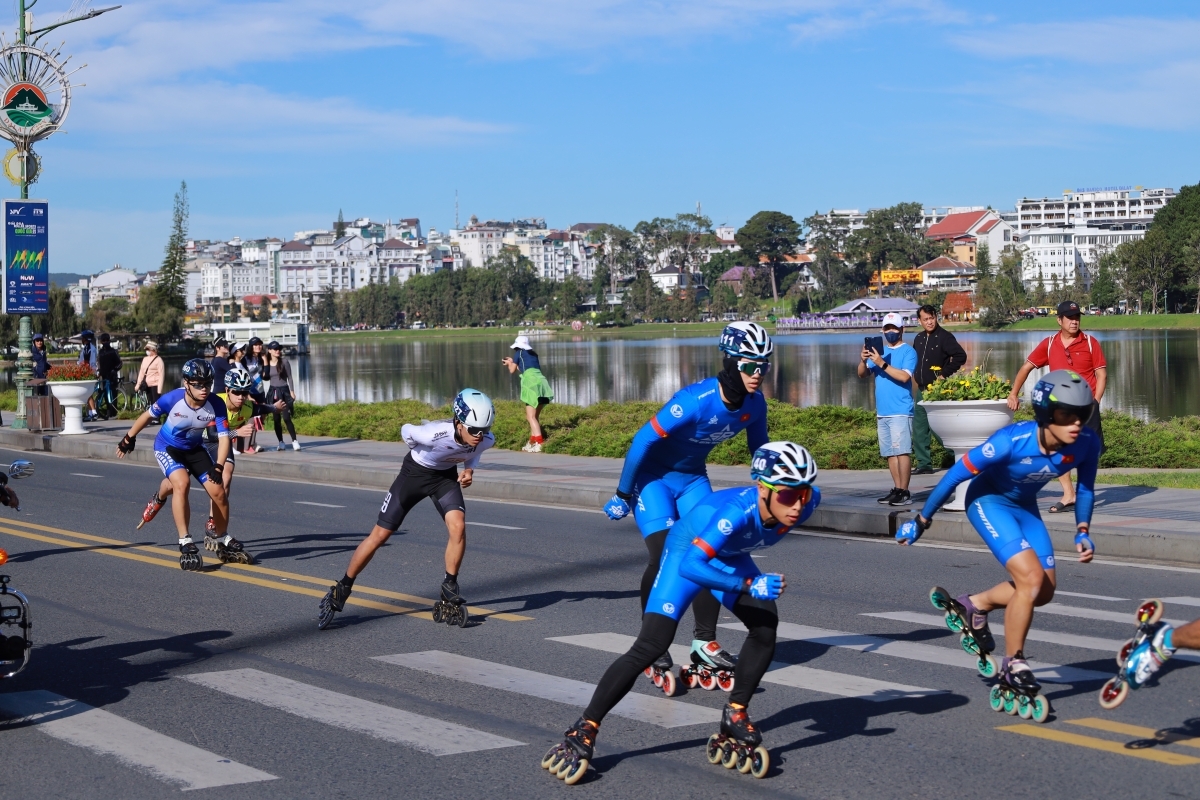 Các VĐV tham dự giải đua Roller Sports các đội mạnh quốc gia năm 2023