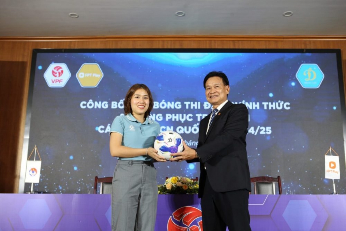 Công bố mẫu bóng thi đấu chính thức các giải bóng đá chuyên nghiệp Quốc gia 2024/25