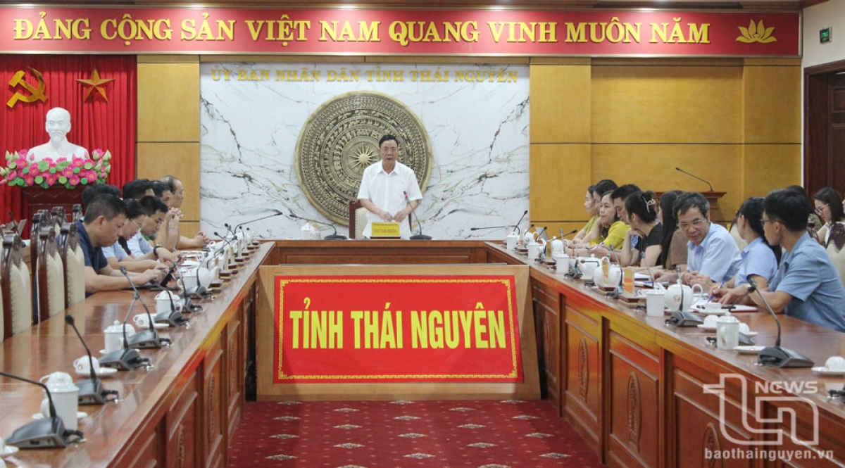 Ông Đặng Xuân Trường, Ủy viên Ban Thường vụ Tỉnh ủy, Phó Chủ tịch Thường trực UBND tỉnh, Trưởng Ban Chỉ đạo phòng, chống dịch bệnh ở người của tỉnh đã chủ trì cuộc họp với các đơn vị, sở, ngành, địa phương liên quan sau khi có một số học sinh nhập viện trong những ngày vừa qua