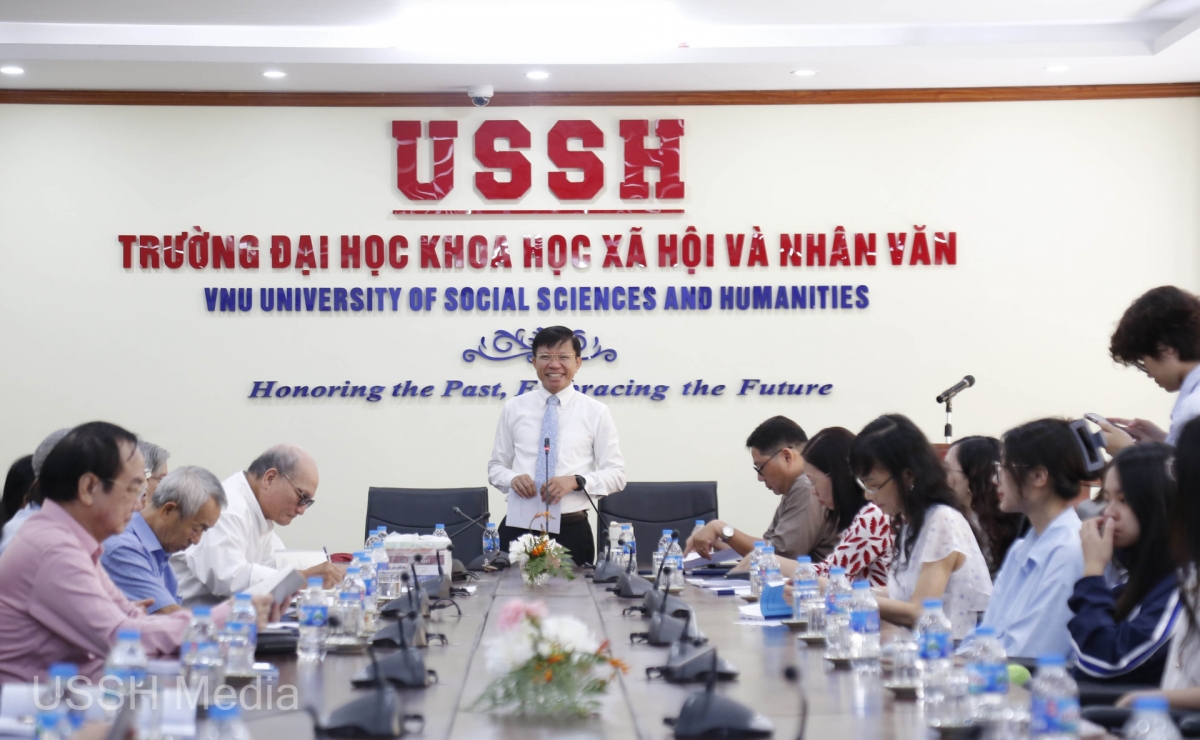 GS.TS Hoàng Anh Tuấn - Hiệu trưởng Trường Đại học Khoa học Xã hội và Nhân văn, ĐHQGHN phát biểu tại Tọa đàm 