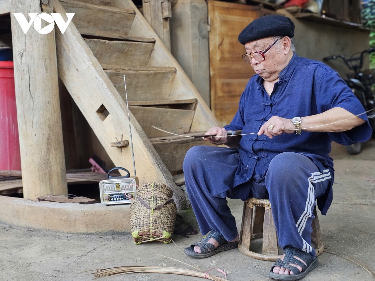 Ông Hịa yêu thích Đài TNVN bởi sự tiện lợi, hữu ích, có thể nghe ở mọi lúc, mọi nơi, khi đang làm bất cứ việc gì