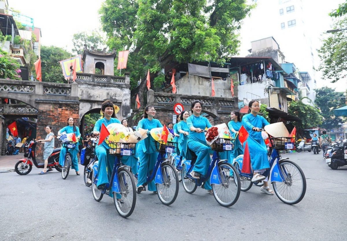 Chương trình thu hút sự hưởng ứng của cán bộ, công chức các cơ quan, đơn vị trên địa bàn Hà Nội cùng đông đảo nhân dân Thủ đô, bạn bè trong nước và quốc tế