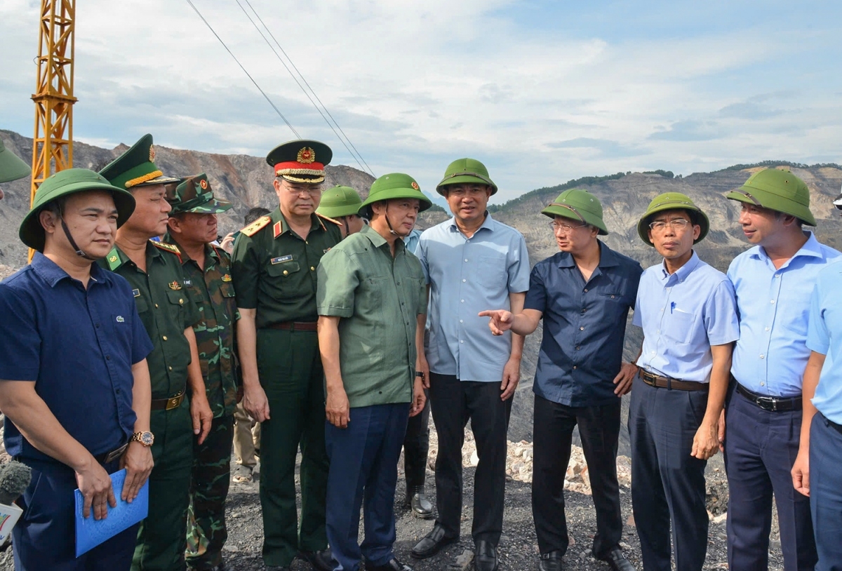 Kiểm tra mỏ than Hà Tu (TP Hạ Long), Phó Thủ tướng Trần Hồng Hà yêu cầu lưu ý các biện pháp ứng phó hoàn lưu sau bão sẽ gây mưa lớn, sạt lở