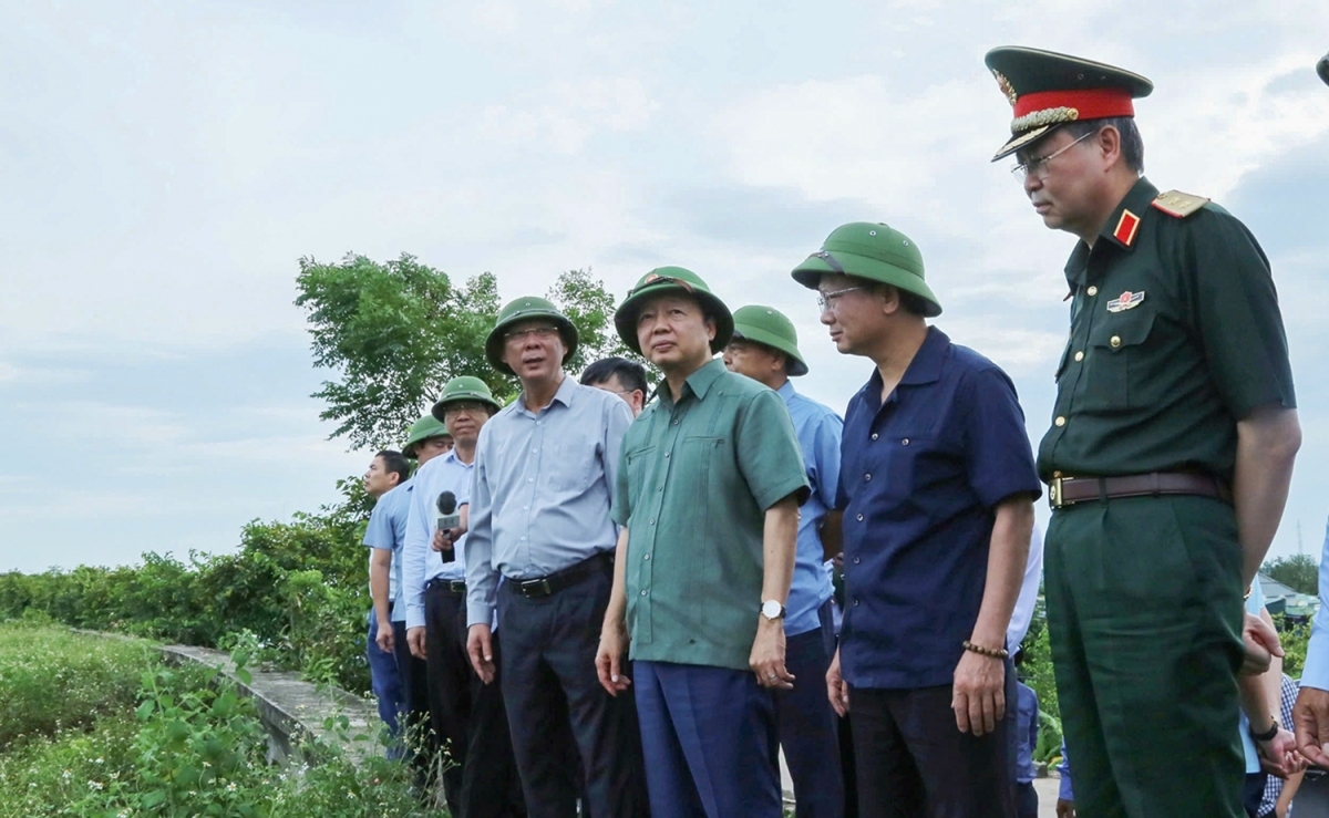 Đoàn công tác kiểm tra tuyến đê biển Hà Nam, TX Quảng Yên