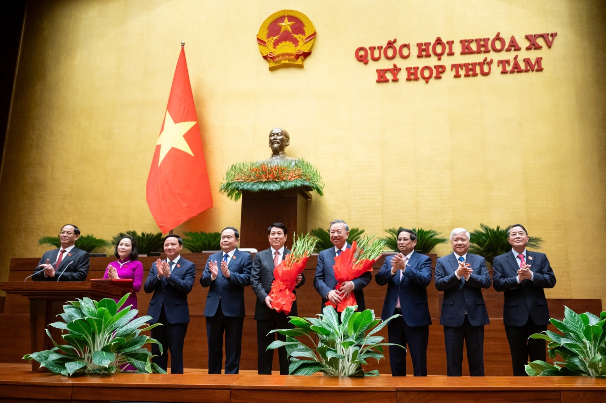 Lãnh đạo Đảng, Nhà nước tặng hoa tân Chủ tịch nước Lương Cường và người tiền nhiệm - Tổng Bí thư Tô Lâm