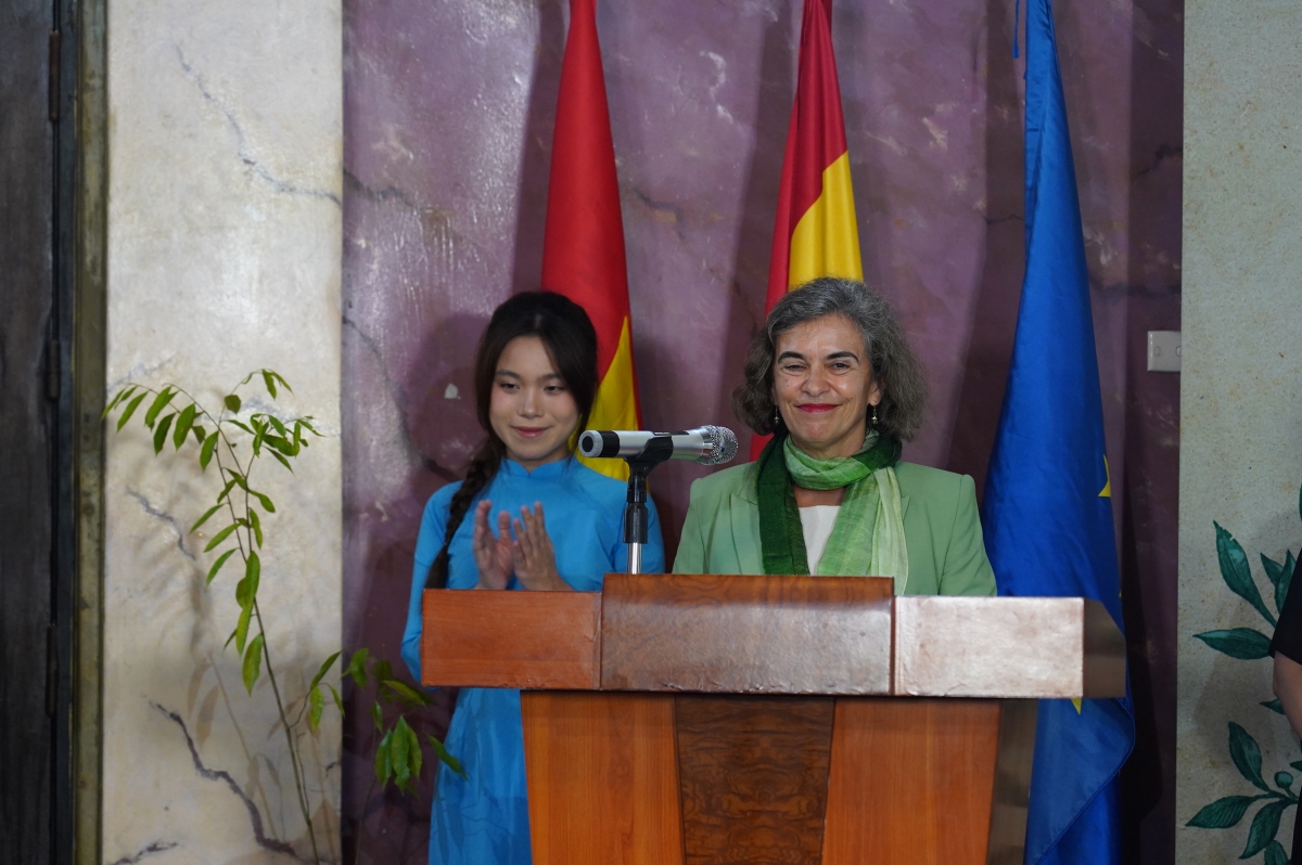 Bà Carmen Cano de Lasala, Đại sứ Tây Ban Nha tại Việt Nam