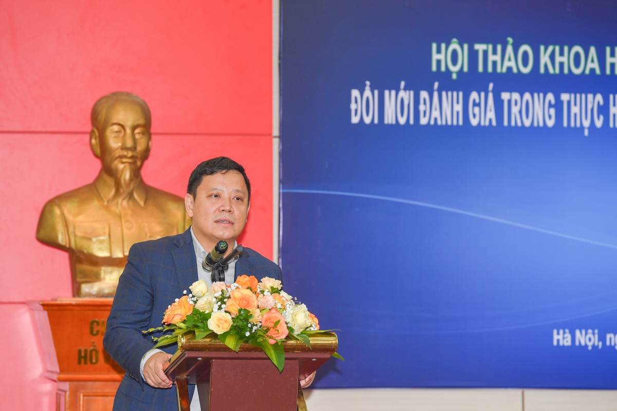 GS. Lê Anh Vinh - Viện trưởng Viện Khoa học Giáo dục Việt Nam, Giám đốc Trung tâm Phát triển bền vững chất lượng giáo dục phổ thông quốc gia, Trưởng Ban tổ chức hội thảo nhấn mạnh vai trò đổi mới kiểm tra đánh giá trong nâng cao chất lượng dạy và học trong các trường phổ thông.