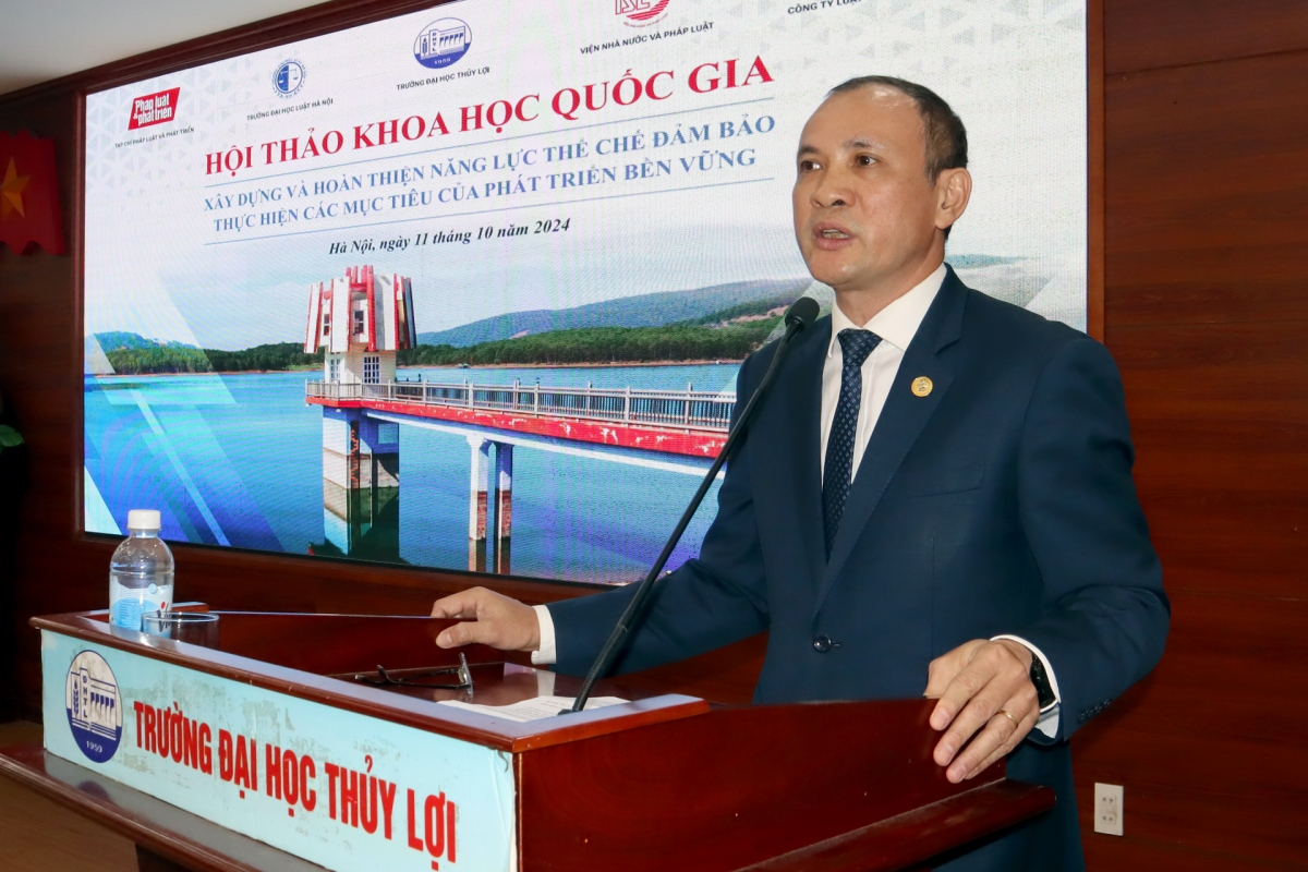 GS.TS Nguyễn Trung Việt, Phó Hiệu trưởng trường Đại học Thủy lợi phát biểu khai mạc hội thảo