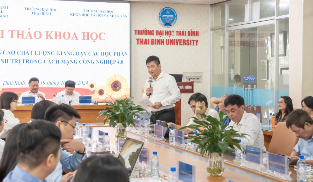 PGS.TS Trần Quang Diệu, Học viện Chính trị Quốc gia Hồ Chí Minh thảo luận tại hội thảo 