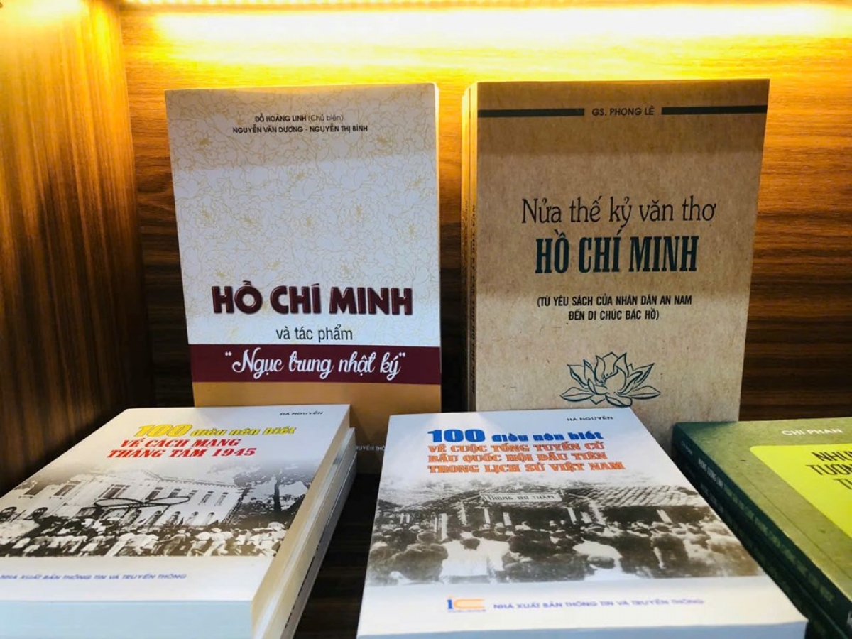 Triển lãm Sách góp phần giáo dục truyền thống yêu nước, tinh thần “Quyết tử cho Tổ quốc quyết sinh”