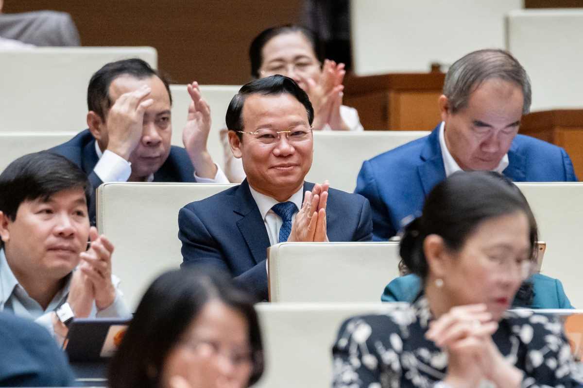 448/450 đại biểu tham gia biểu quyết tán thành thông qua Luật Phòng cháy, chữa cháy và cứu nạn, cứu hộ .