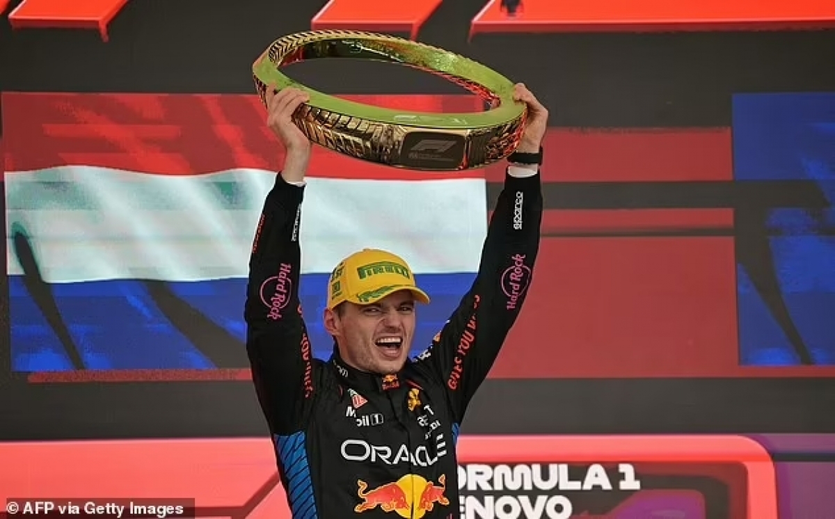 Max Verstappen đã có màn trình diễn tuyệt vời trong mưa ở Brazil để giành chiến thắng tại Sao Paulo.