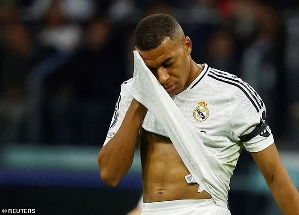 Mbappe đang khiến cho đội hình Real Madrid xộc xệch giữa khả năng pressing tầm cao và phòng ngự từ xa.