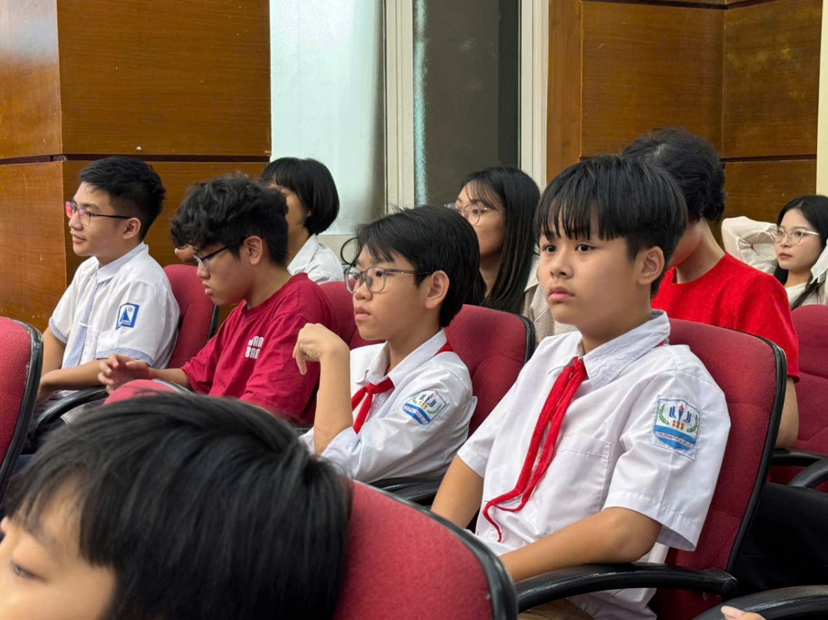 Thí sinh tham gia cuộc thi là những em học sinh phổ thông đam mê công nghệ và có năng lực về các môn khoa học 