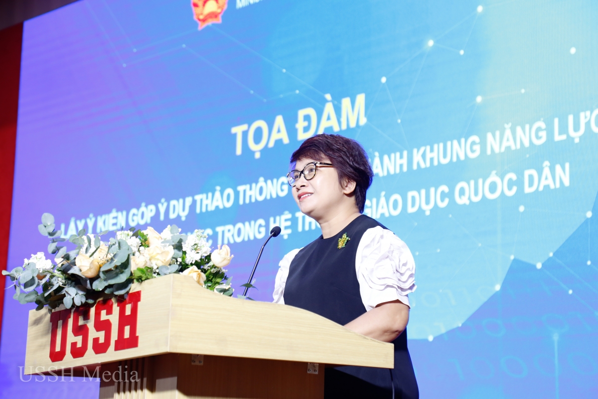 Vụ trưởng Vụ Giáo dục Đại học Nguyễn Thu Thủy phát biểu tại tọa đàm