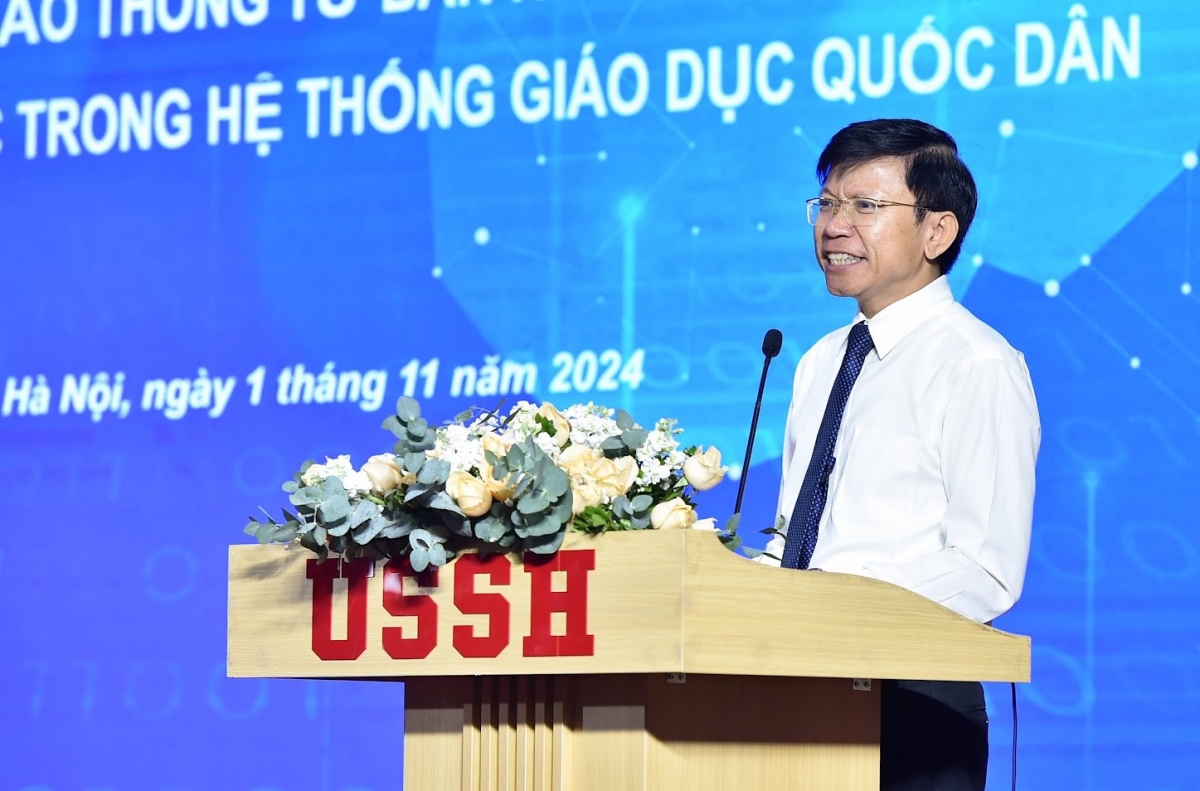 GS.TS Hoàng Anh Tuấn, Hiệu trưởng Trường Đại học Khoa học Xã hội và Nhân Văn, Đại học Quốc gia Hà Nội trao đổi tại tọa đàm