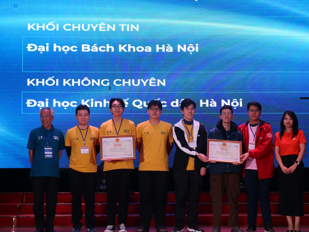 Giải đồng đội Khối Chuyên tin thuộc về Đại học Bách khoa Hà Nội và Trường Đại học Kinh tế Quốc dân giành Giải đồng đội Khối Không Chuyên tin.