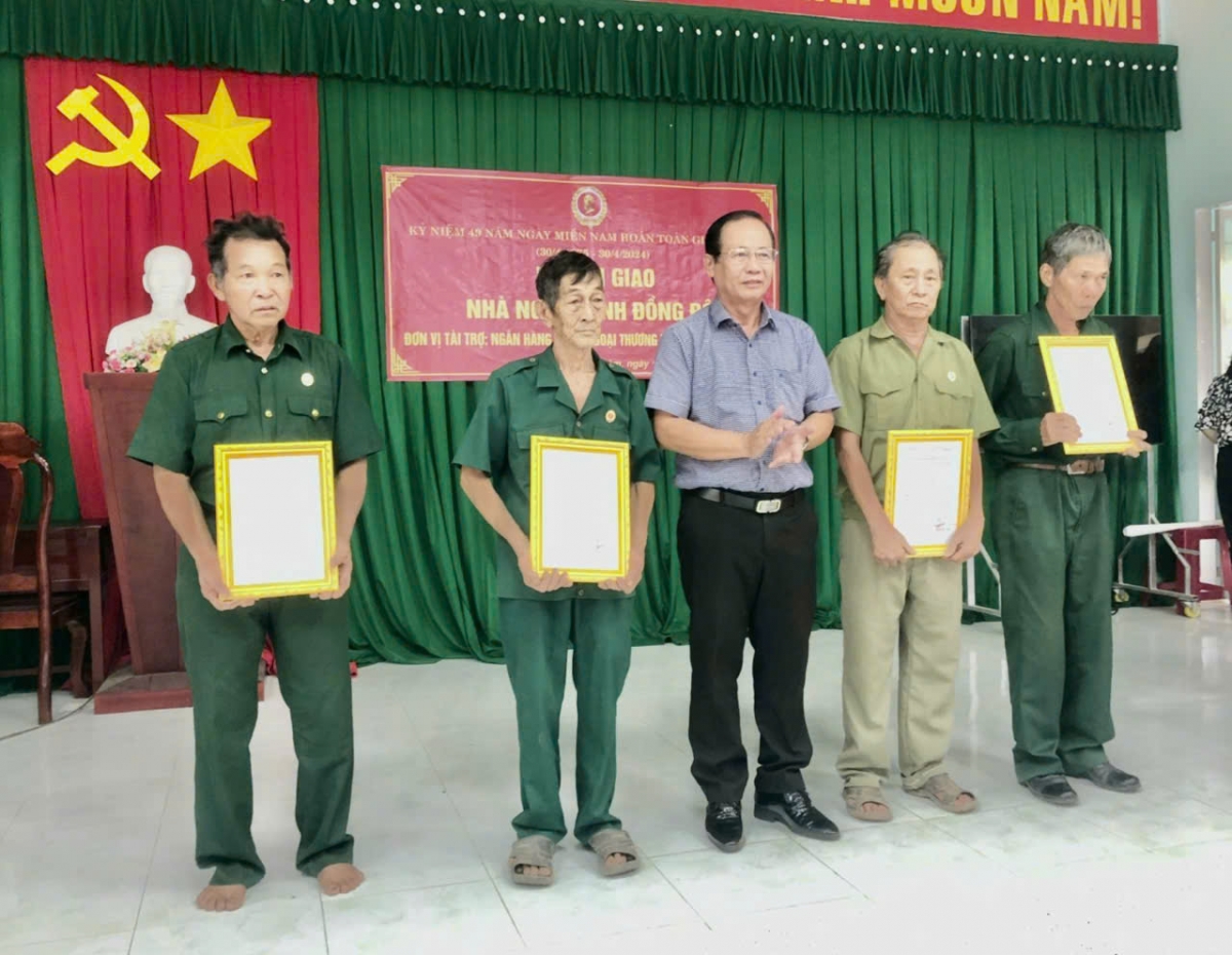Đảng viên cao niên ở tỉnh Bến Tre ở nhiệm vụ nào cũng hoàn thành tốt, gương mẫu đi đầu.