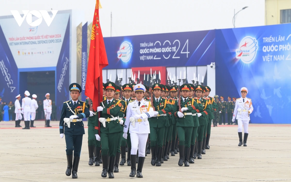 Theo kế hoạch, Triển lãm Quốc phòng quốc tế Việt Nam 2024 được tổ chức từ ngày 19/12 đến 22/12 tại sân bay Gia Lâm. Theo thông báo mới nhất từ BTC, người dân có thể vào tham quan triển lãm từ 9h ngày 21/12, sớm hơn lịch ban đầu là 13h30.