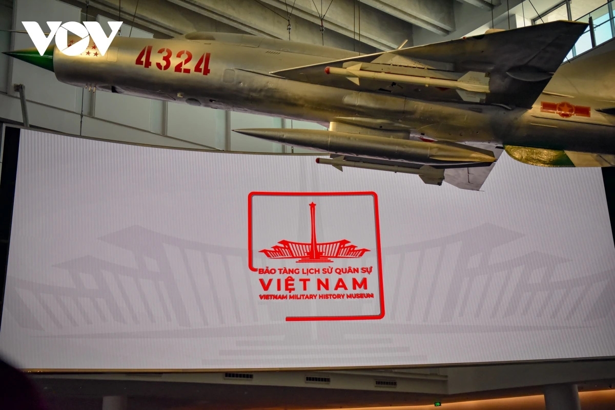 Máy bay MiG-21, số hiệu 4324 là một trong 4 Bảo vật quốc gia đang được trưng bày và lưu giữ tại Bảo tàng Lịch sử Quân sự Việt Nam