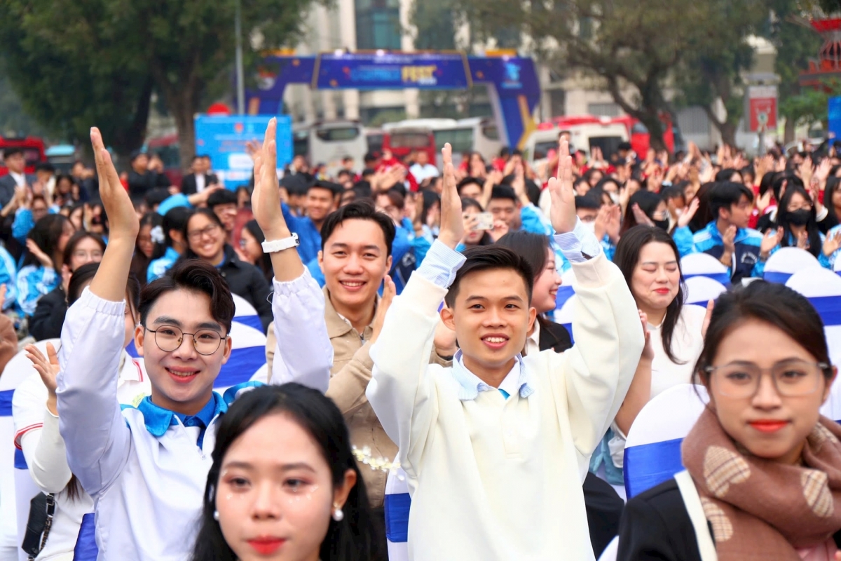 Học sinh, sinh viên tham dự chương trình