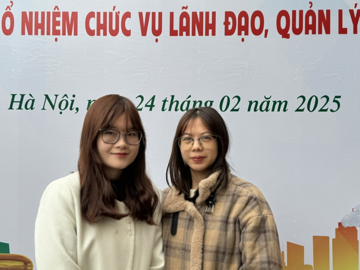 Nguyễn Thị Thúy Hằng (ảnh trái) và Nguyễn Kiều Oanh (ảnh phải) học viên cao học và bác sỹ nội trú trường ĐH Y Dược (ĐHQG Hà Nội)