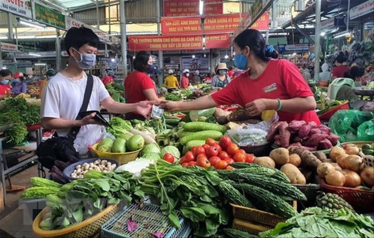 Mức giảm trừ gia cảnh lạc hậu khiến người làm công ăn lương “còng lưng” gánh thuế - ảnh kt