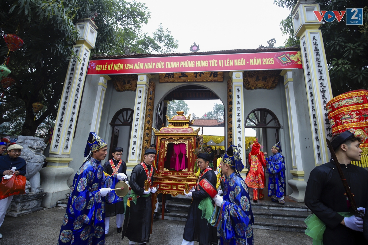 Mở đầu lễ hội là những nghi lễ quan trọng không thể thiếu như lễ dâng hương, lễ rước sắc, lễ nhập tịch, tế lễ,…