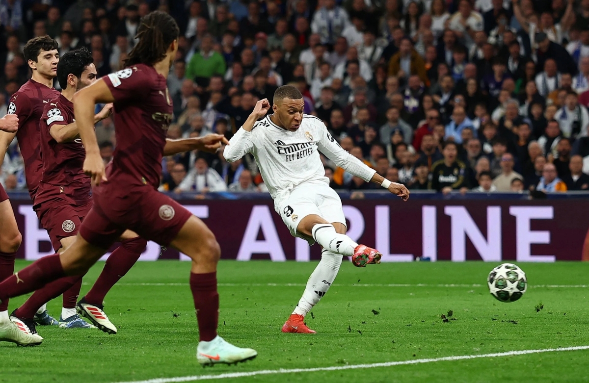 Kylian Mbappe chói sáng với cú hat-trick, Real Madrid đè bẹp Man City 3-1 và giành vé vào vòng 1/8 Champions League 2024/25 với tổng tỷ số 6-3.