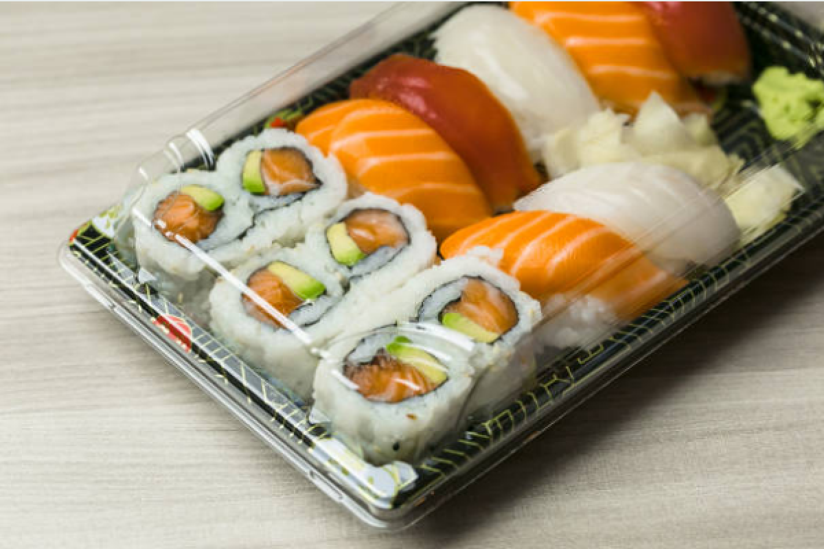 Sushi mua sẵn nên ăn ngay, tránh để lâu trong tủ lạnh.