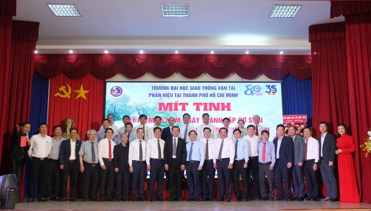 Các đại biểu tham dự Lễ kỷ niệm 35 năm thành lập Phân hiệu Trường ĐH Giao thông vận tải tại TP.HCM (Ảnh: Sỹ Điền)