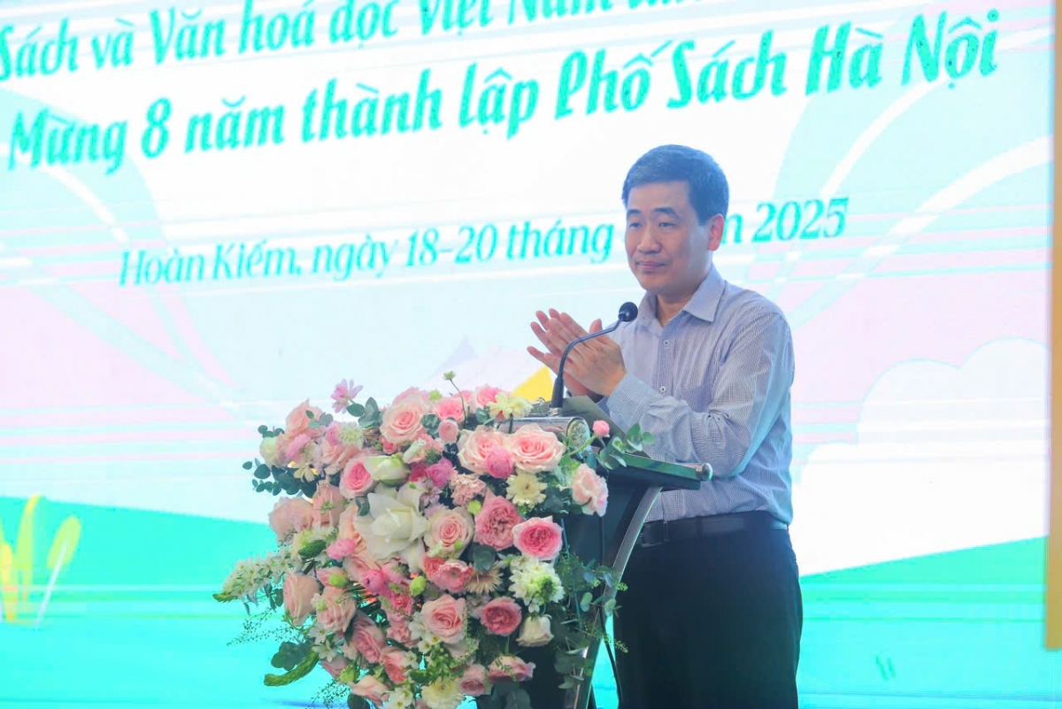Phó Chủ tịch UBND quận Hoàn Kiếm Nguyễn Quốc Hoàn phát biểu tại lễ khai mạc