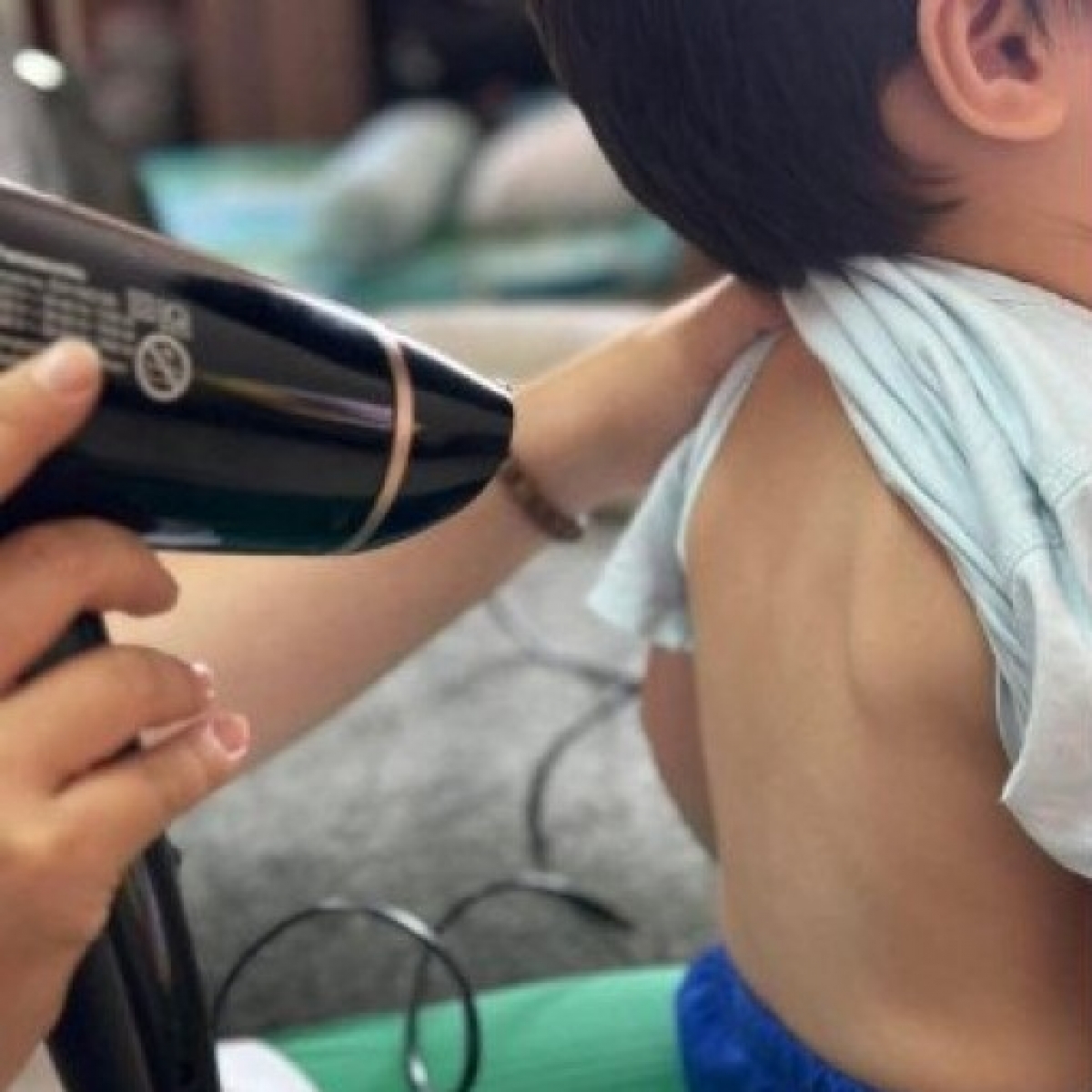 Nguy hại từ việc chữa bệnh cho con theo "hướng dẫn" của mạng xã hội (Ảnh: Internet)