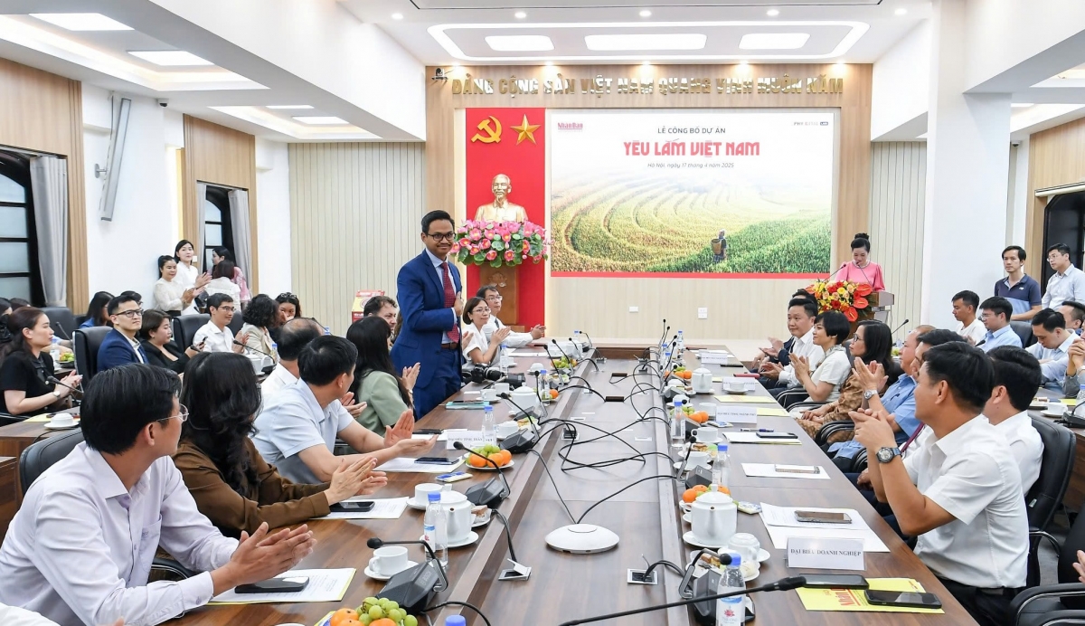 Đại diện các Đại sứ quán Pakistan, Canada, Malaysia tại Việt Nam chia sẻ sự quan tâm tại lễ công bố Dự án "Yêu lắm Việt Nam". Ảnh: Thành Đạt