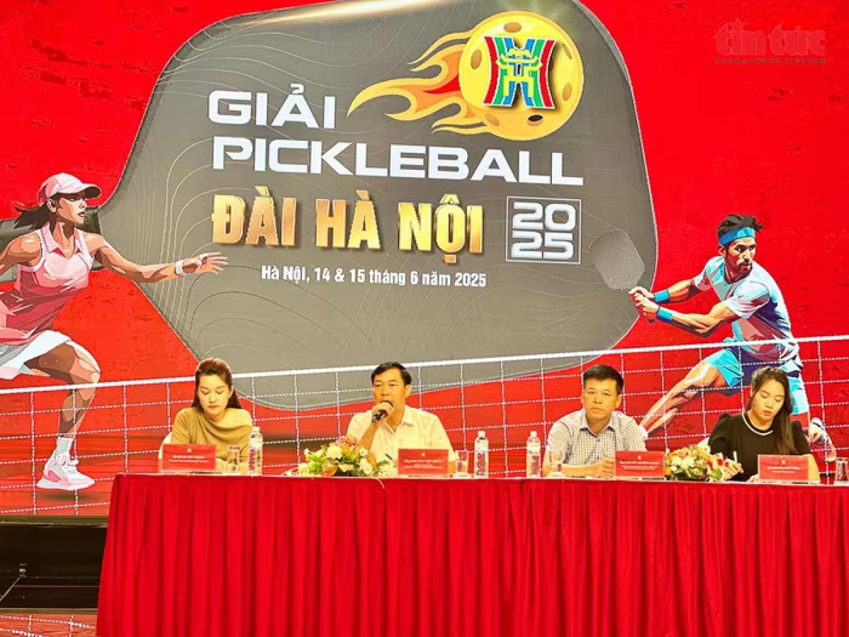 BTC giải Pickleball Đài Hà Nội 2025 trả lời các câu hỏi của truyền thông. Ảnh HTV