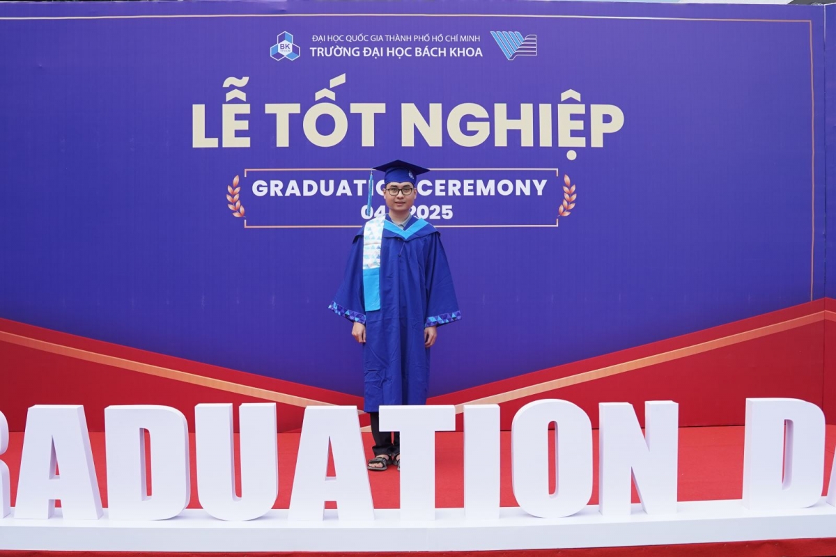 Gia Hy trong ngày nhận bằng tốt nghiệp (Ảnh: Trường ĐHBK TP.HCM)