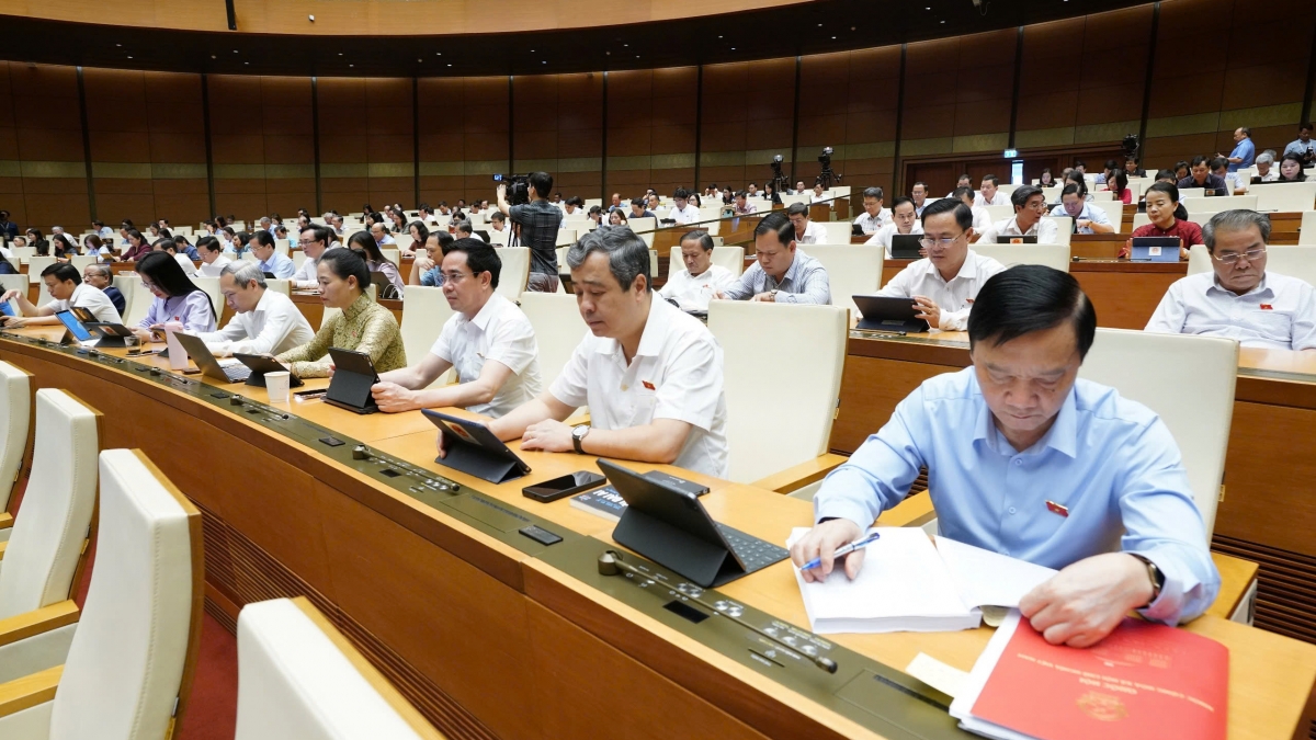 Quốc hội thảo luận ở hội trường về một số nội dung còn ý kiến khác nhau của dự thảo Luật Thuế tiêu thụ đặc biệt (sửa đổi). Ảnh: quochoi.vn