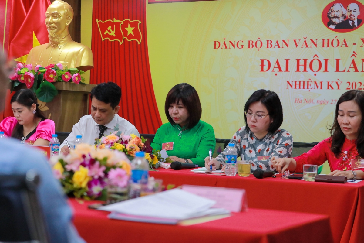 Đoàn Chủ tịch Đại hội