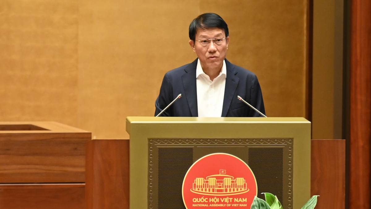 Bộ trưởng Bộ Công an Lương Tam Quang, thừa ủy quyền của Thủ tướng Chính phủ trình bày Tờ trình dự án Bộ luật Hình sự (sửa đổi). Ảnh: quochoi.vn