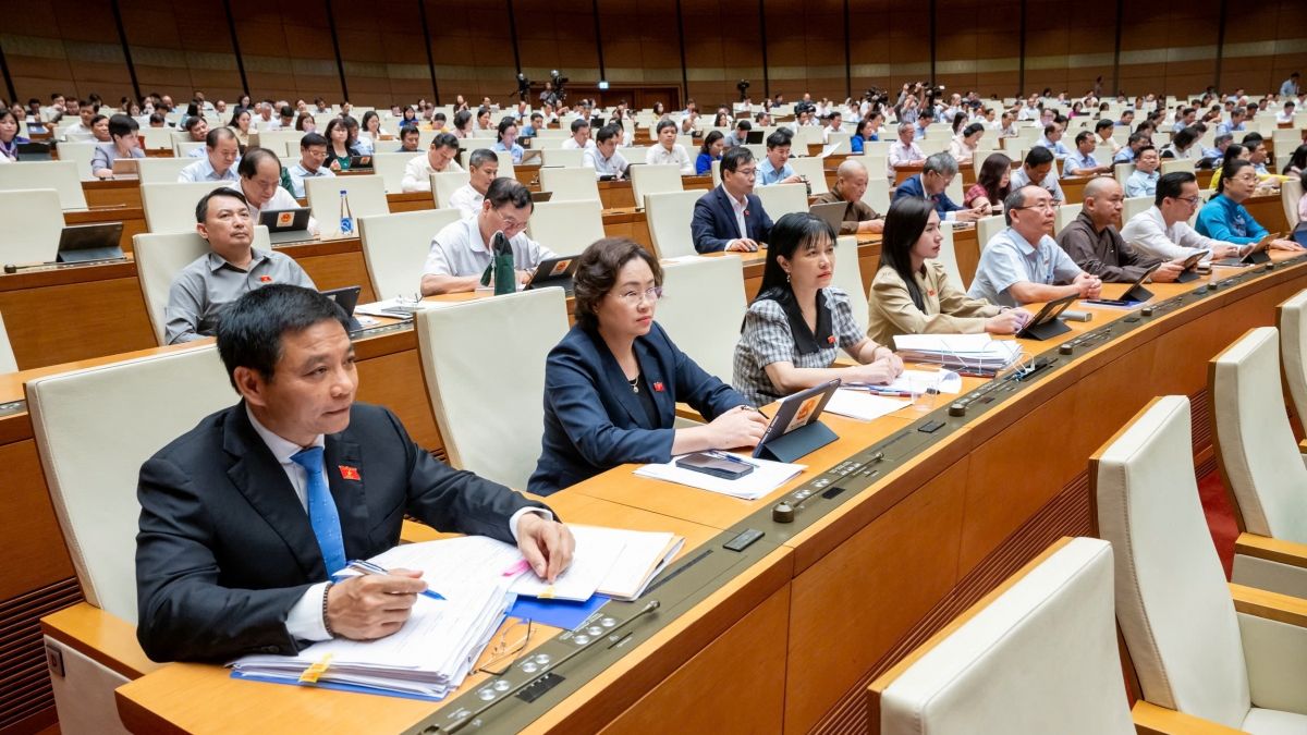 Chiều 14/5, Quốc hội thảo luận ở hội trường về dự án Luật Cán bộ, công chức (sửa đổi).
Ảnh: quochoi.vn