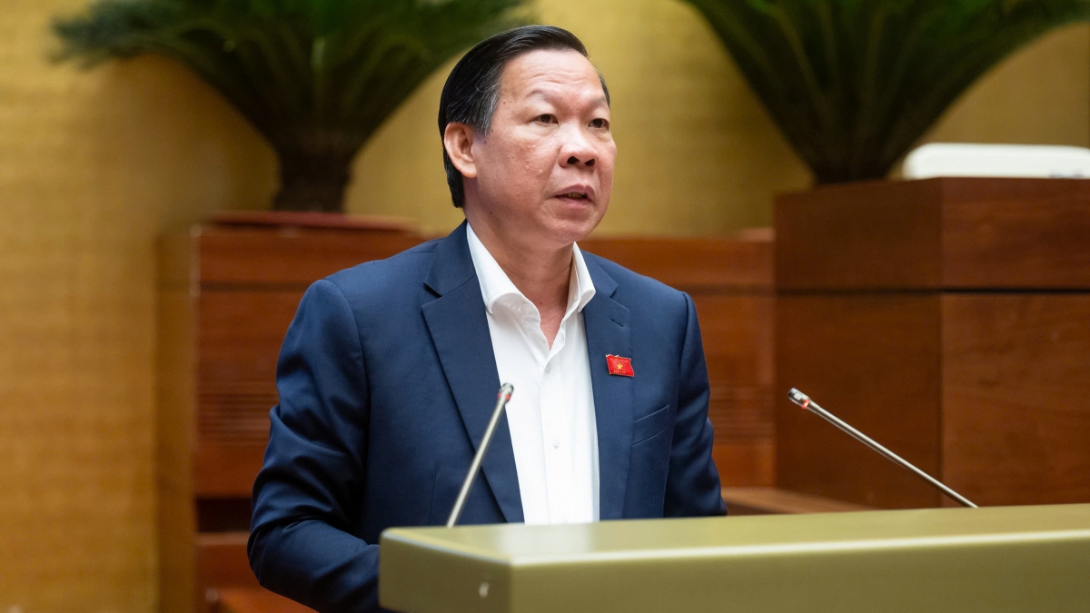 Chủ nhiệm Ủy ban Kinh tế và Tài chính Phan Văn Mãi trình bày Báo cáo thẩm tra dự án Luật sửa đổi, bổ sung một số điều của Luật Quy hoạch. Ảnh: quochoi.vn
