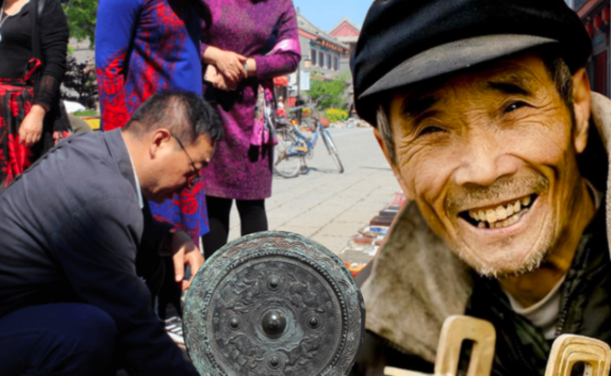 Ông Phương Khánh Hưng bày bán sản phẩm 