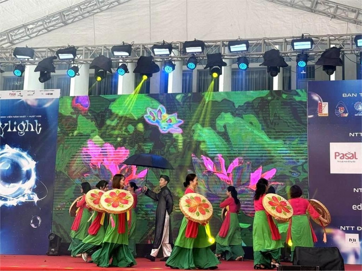 Ngày hội Giao lưu Văn hóa Quốc tế là hoạt động thường niên của ĐH Bách khoa Hà Nội
(Ảnh: P/V)